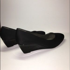 Bandolino Black Wedge Heels
